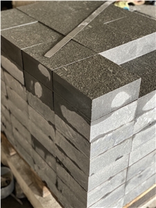 Gabbro Antik Nero top flamed paving stone, cobble stone