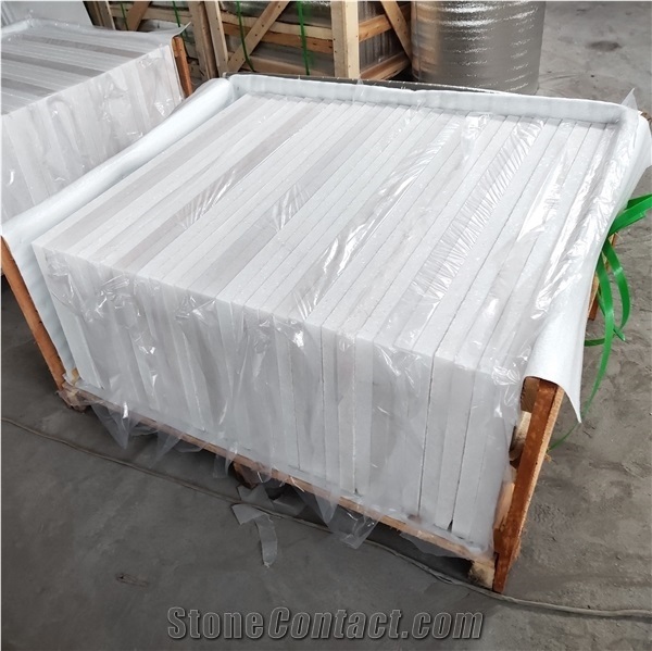 Packing White Marble in Wooden Pallet