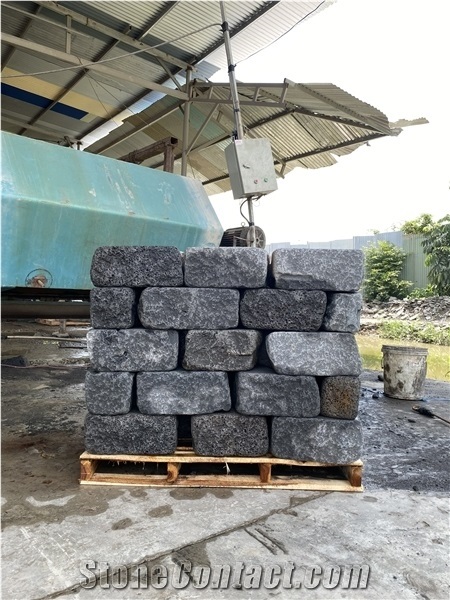 Volcanic Tumbled Basalt Stone Pavement