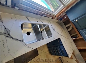 Classic Calacatta White Quartz Stone Kitchen Countertop