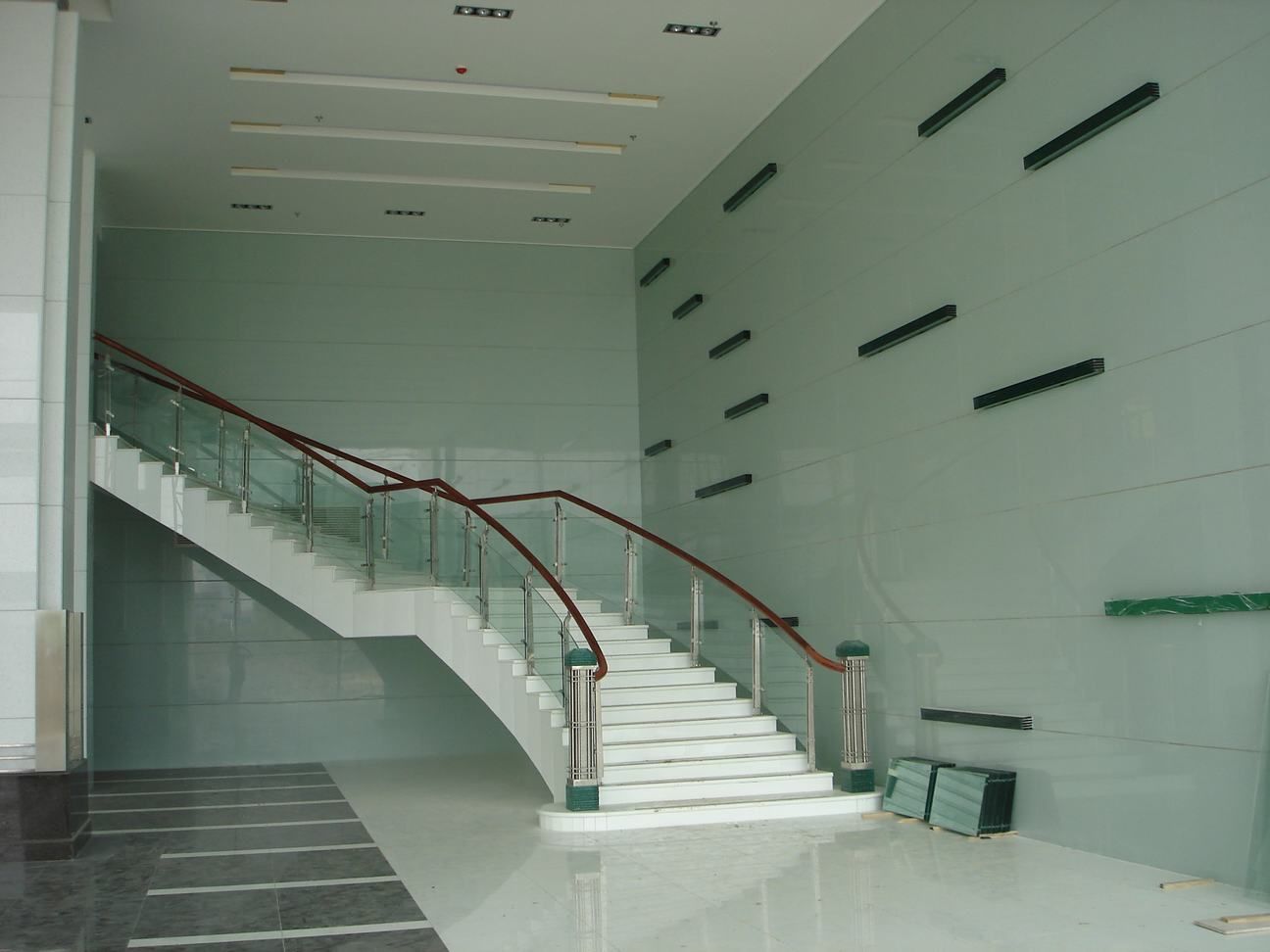 山东省潍坊市歌尔电子办公大楼楼梯及墙面.JPG