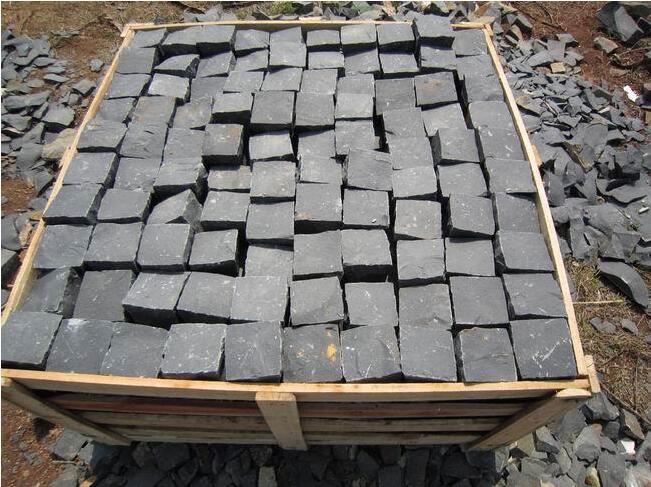 Black Basalt Granite Cobblestone(1).jpg