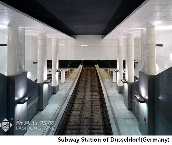 德国 杜塞尔多夫的地铁站.jpg