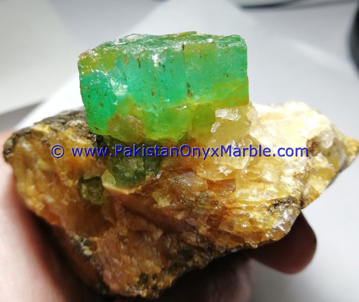emerald specimens top quality terminated crystals motherrock matrix specimen from panjsheer afghaistan-01