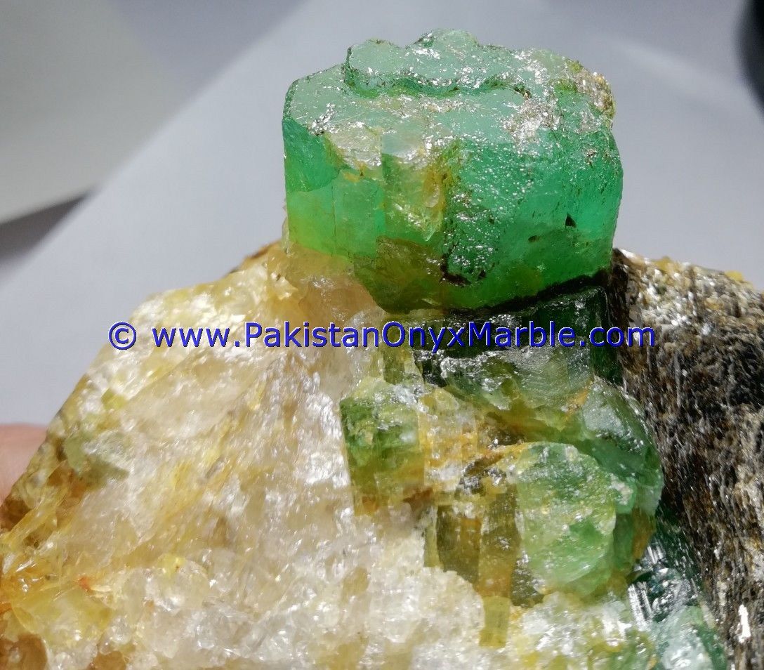 emerald specimens top quality terminated crystals motherrock matrix specimen from panjsheer afghaistan-02