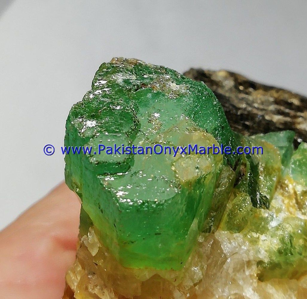emerald specimens top quality terminated crystals motherrock matrix specimen from panjsheer afghaistan-03