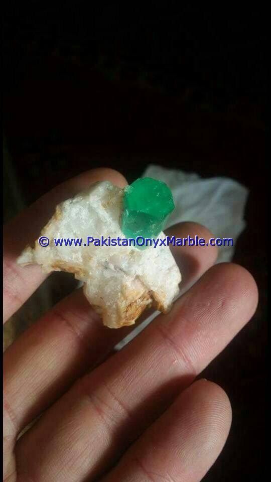 emerald specimens top quality terminated crystals motherrock matrix specimen from panjsheer afghaistan-05