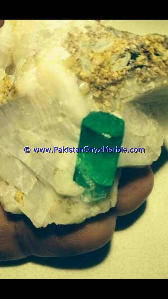 emerald specimens top quality terminated crystals motherrock matrix specimen from panjsheer afghaistan-07