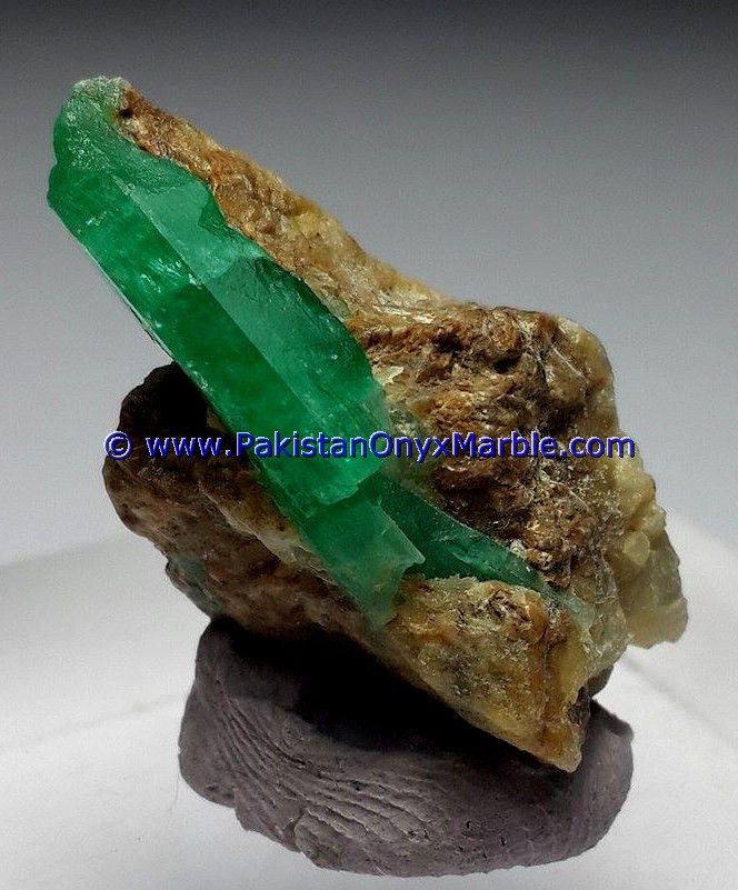 emerald specimens top quality terminated crystals motherrock matrix specimen from panjsheer afghaistan-08