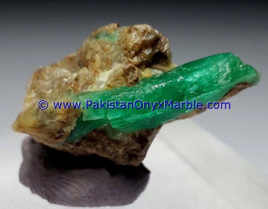 emerald specimens top quality terminated crystals motherrock matrix specimen from panjsheer afghaistan-09
