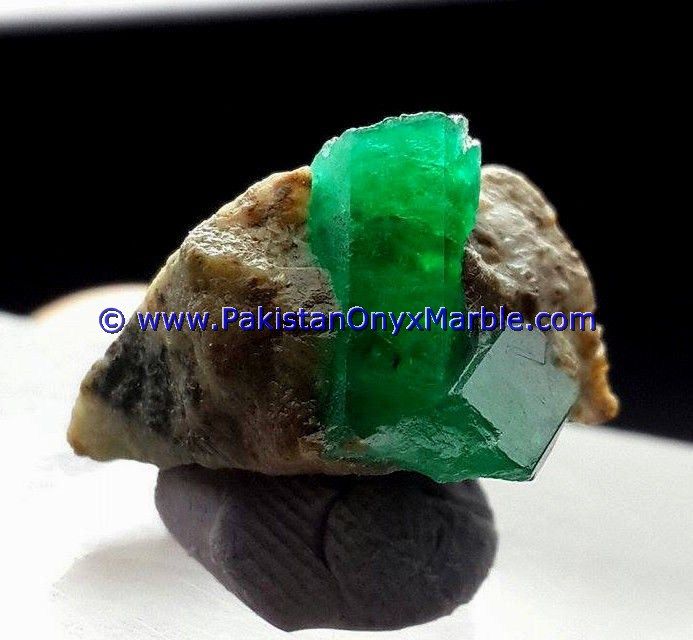 emerald specimens top quality terminated crystals motherrock matrix specimen from panjsheer afghaistan-13
