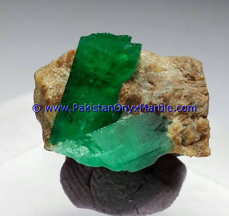 emerald specimens top quality terminated crystals motherrock matrix specimen from panjsheer afghaistan-14