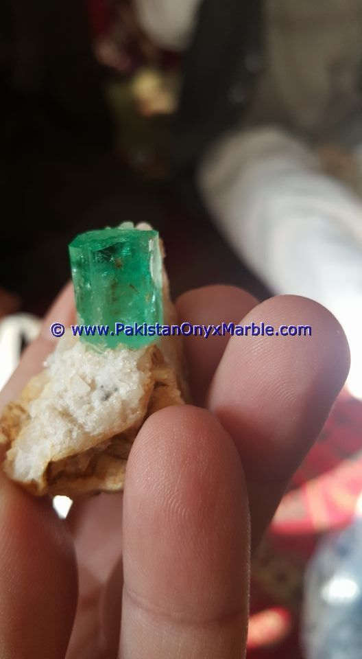 emerald specimens top quality terminated crystals motherrock matrix specimen from swat mine pakistan-02