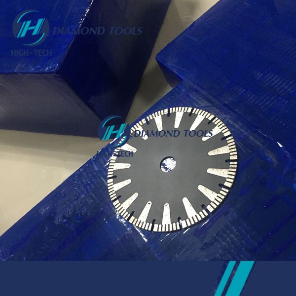 Hot pressed Diamond saw blade with deep T protection teeth for Granite and concrete (1).jpg