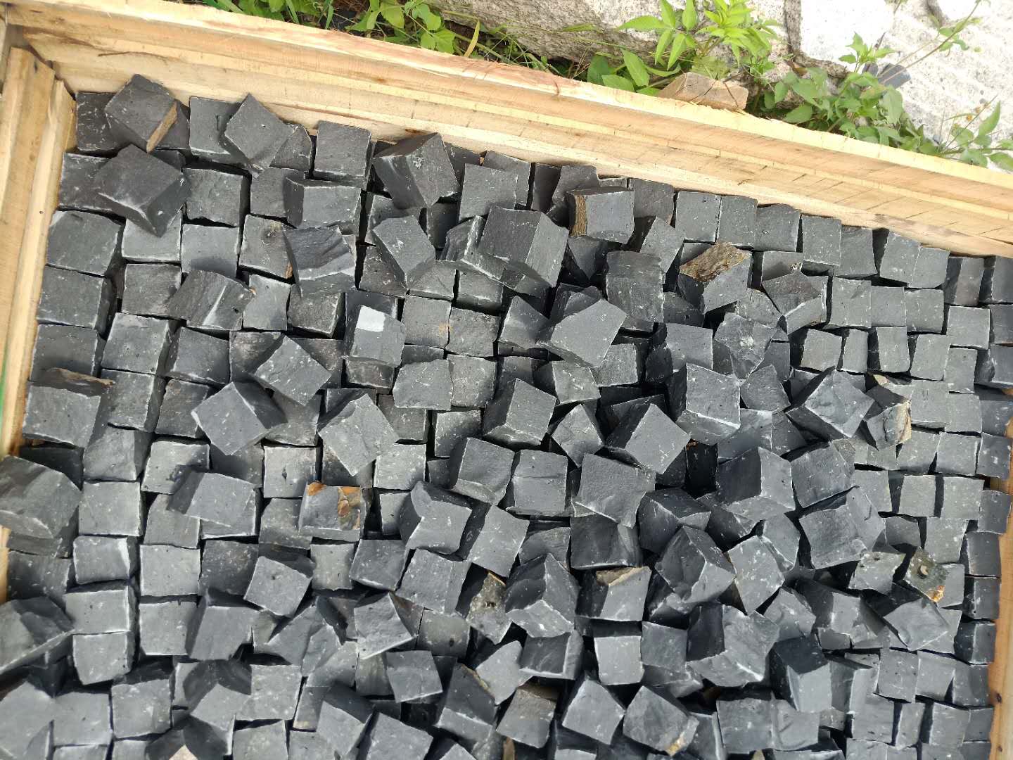 black basalt paving stone1.jpg