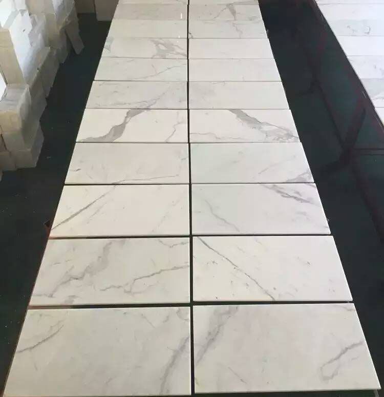 2i Calacatta marble tile.jpg