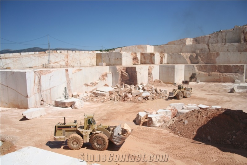 Crema Siena Marble Quarry - StoneContact.com