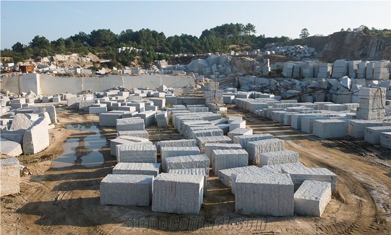 Gris Perla Crema Granite Quarry