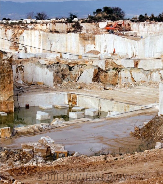 Alabastrino Travertine Quarry
