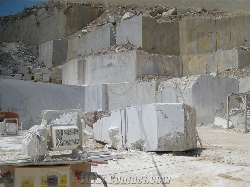 Corinthian Beige Marble Quarry - StoneContact.com