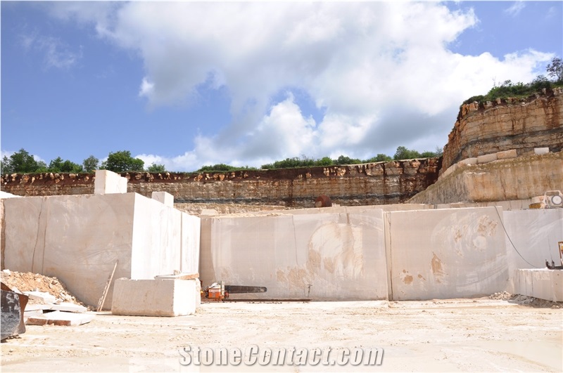 Kanfanar Shells Limestone Quarry