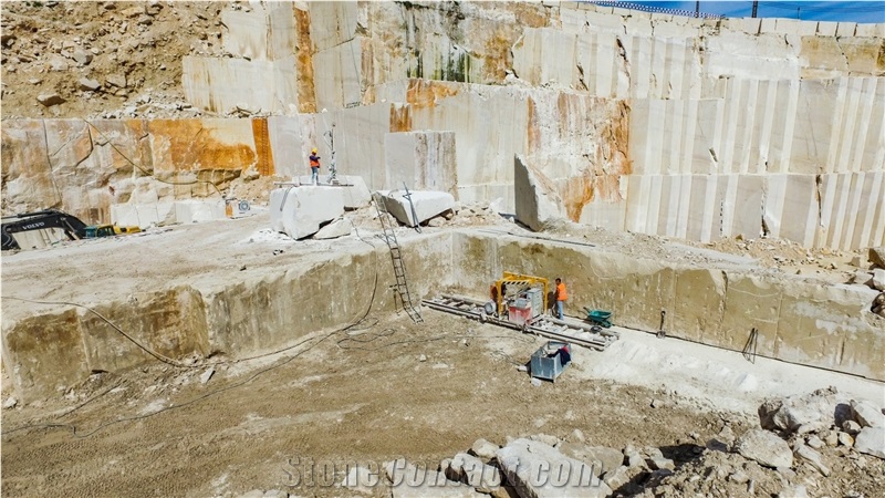 Branco do Mar Limestone-Semi Rijo Salgueira Limestone Quarry