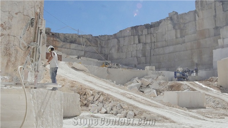 Crema Santarem -Algarve Cream Limestone Quarry