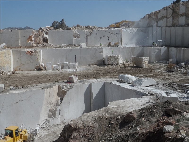 Arabescato Beige Marble Quarry