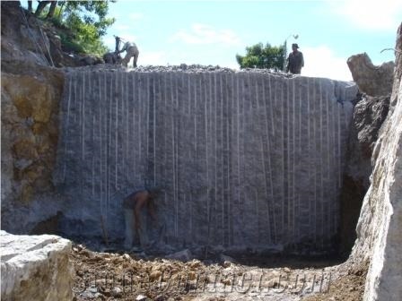 Negro Caracol Marble Quarry