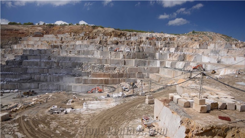 Amasya Classic Beige Marble Quarry