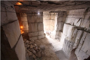 Calacatta Crestola Marble Quarry