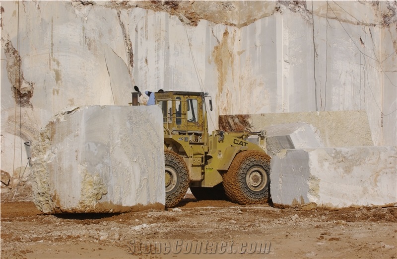 Ergani Beige Marble Quarry