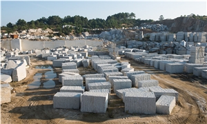 Gris Perla Crema Granite Quarry