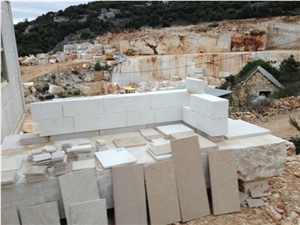 Calix Limestone Petrada Hum Quarry