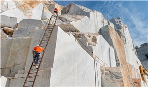 Bianco Carrara Tecchione Quarry