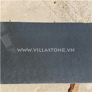 Binh Dinh Dark Grey Granite Quarry