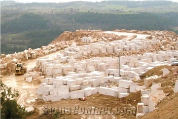 Crema Nuova Marble Quarry