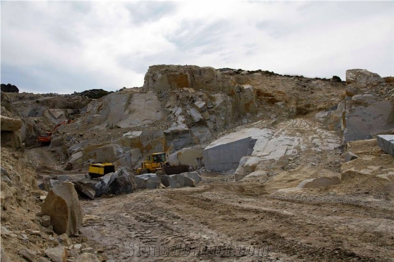 Cinza Montemuro Granite Quarry