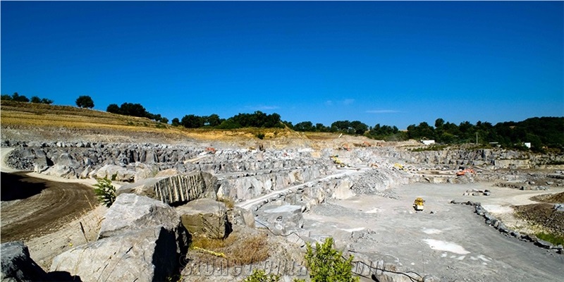 Basaltina Tipo Selcino Quarry