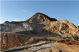 Nero Dorato, Sahara Noir Quarry