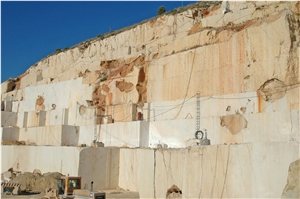 Crema Marfil Sierra Puerta Quarry