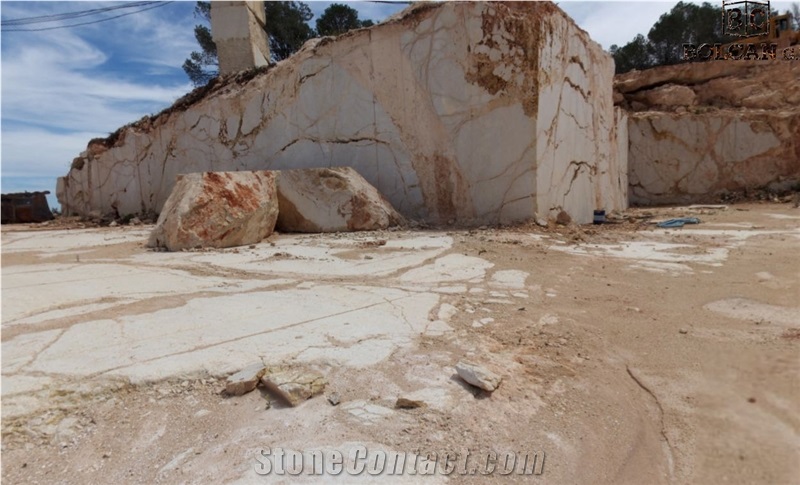 Crema Marfil Gold Quarry