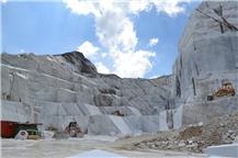 Bianco Piastra Marina marble quarry