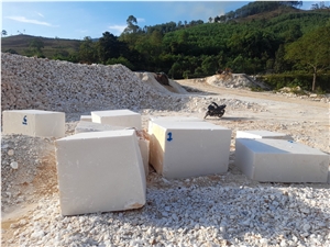 Super Sale White Marble Block Small Size 1.7 x 0.6 m