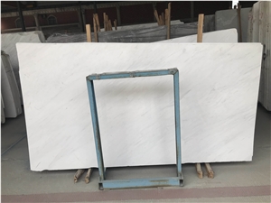 fine grained dolomitic marble cloudy or wavy greyish/beige  