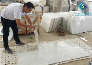 Checking Carrara Marble Tile In The Factory