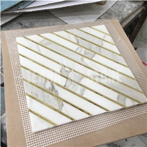 Calacatta Marble With Golden Glass Water Jet Mosaic Tile