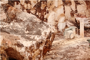 Amasya Regal Spoty Beige Marble Quarry