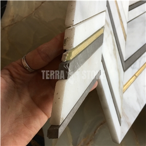 Waterjet Mosaic Chevron Design Marble With Gold Glass Tiles