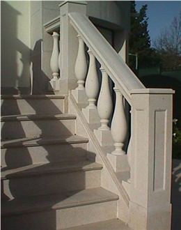 Moleanos Beige Limestone Stair Steps, Risers